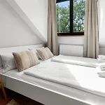 Flatista Homes - Penthouse With Rooftop Gym Apartman München