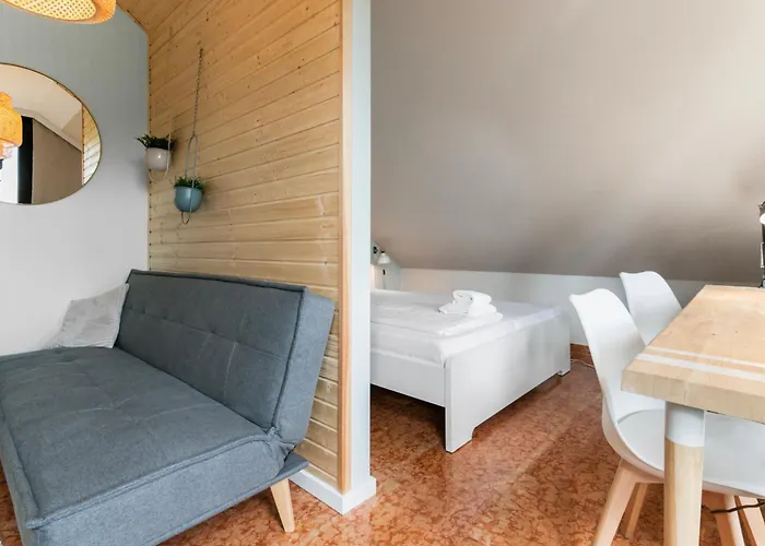 Flatista Homes - Penthouse With Rooftop Gym Apartment
