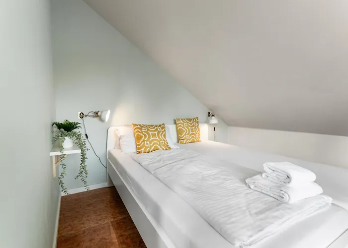 Flatista Homes - Penthouse With Rooftop Gym *