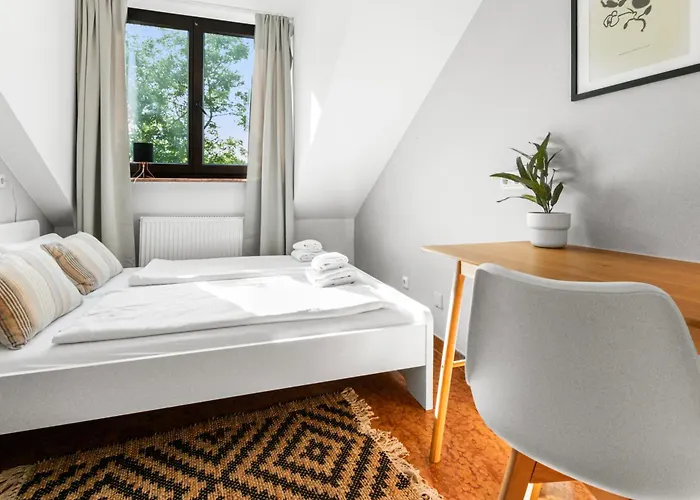 Flatista Homes - Penthouse With Rooftop Gym Apartment