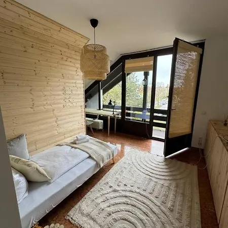Flatista Homes - Penthouse With Rooftop Gym *