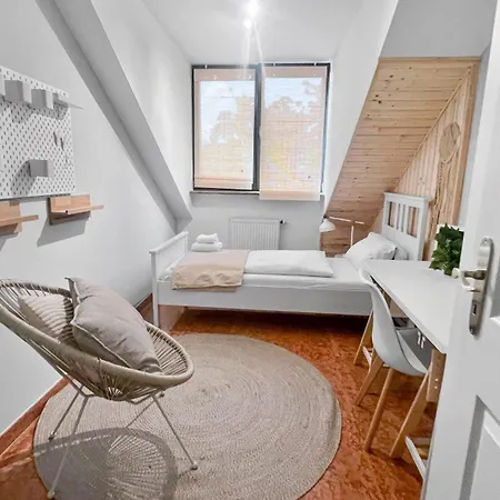 Flatista Homes - Penthouse With Rooftop Gym 뮌헨