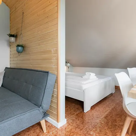 Flatista Homes - Penthouse With Rooftop Gym Apartment