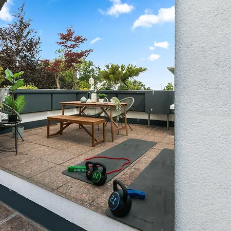 Flatista Homes - Penthouse With Rooftop Gym 뮌헨