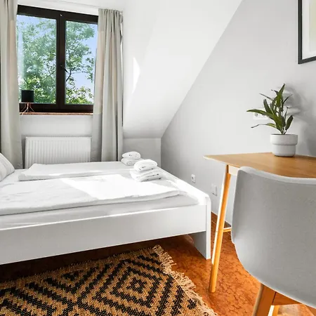 Flatista Homes - Penthouse With Rooftop Gym Apartment