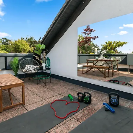 Flatista Homes - Penthouse With Rooftop Gym *