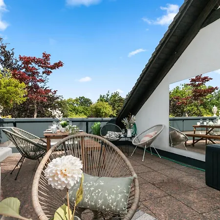 Flatista Homes - Penthouse With Rooftop Gym 아파트