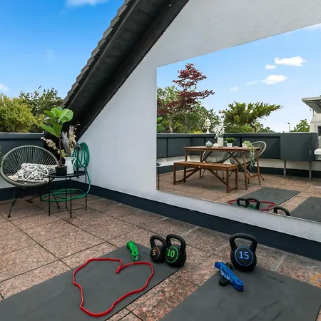 Flatista Homes - Penthouse With Rooftop Gym