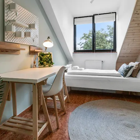 Flatista Homes - Penthouse With Rooftop Gym