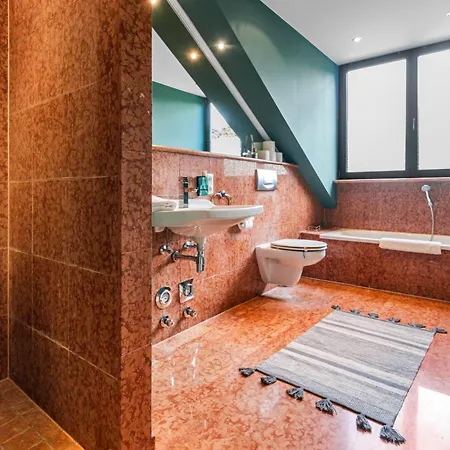 Flatista Homes - Penthouse With Rooftop Gym 아파트 *