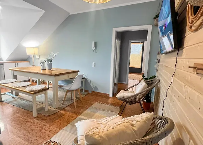 Flatista Homes - Penthouse With Rooftop Gym