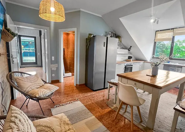 Flatista Homes - Penthouse With Rooftop Gym München