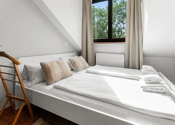 Flatista Homes - Penthouse With Rooftop Gym Lejlighed München