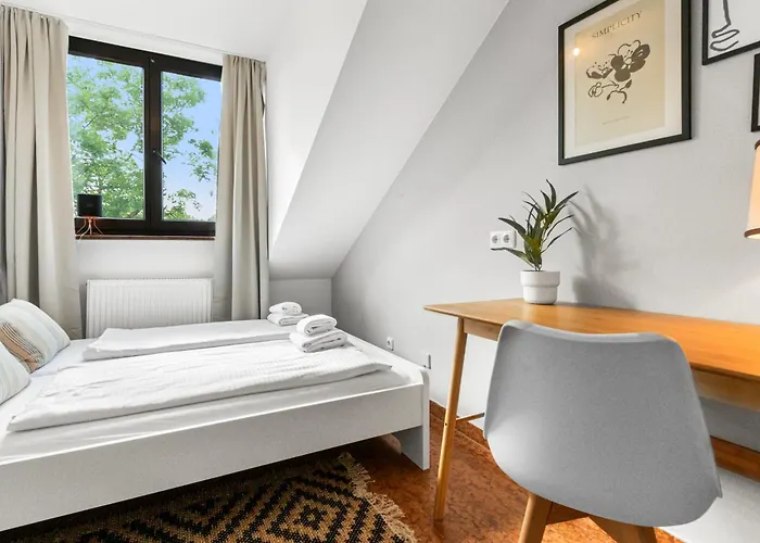 Flatista Homes - Penthouse With Rooftop Gym * München