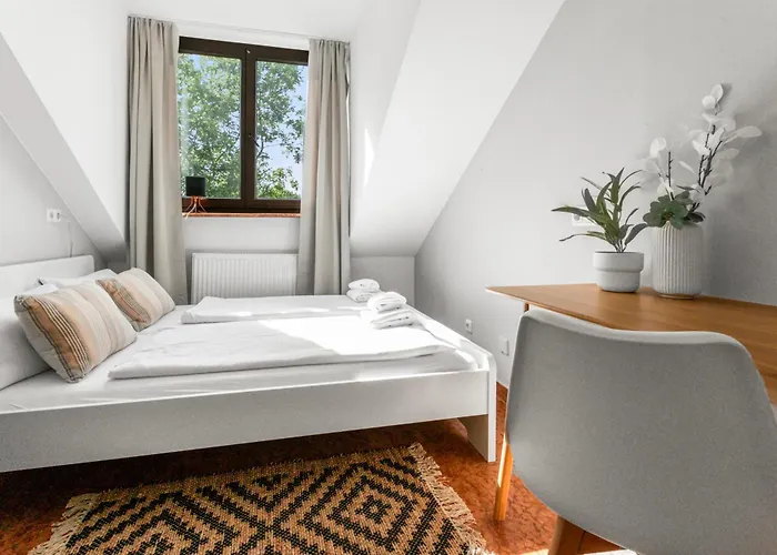 Flatista Homes - Penthouse With Rooftop Gym München