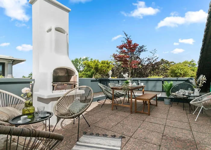 Flatista Homes - Penthouse With Rooftop Gym *