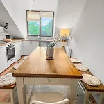 Flatista Homes - Penthouse With Rooftop Gym דירה *