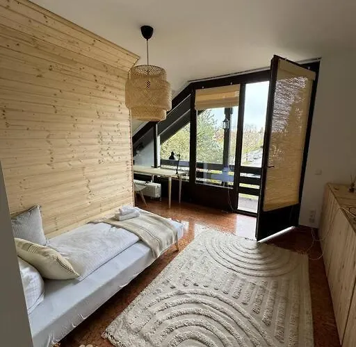 Flatista Homes - Penthouse With Rooftop Gym *