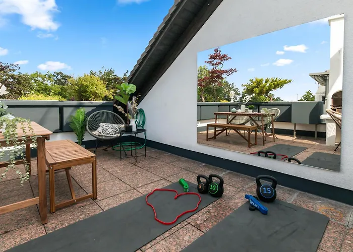 Flatista Homes - Penthouse With Rooftop Gym *